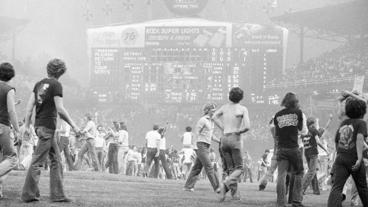 Fans take over the field at Comiskey Park. (Bettmann Archives/Getty Images)