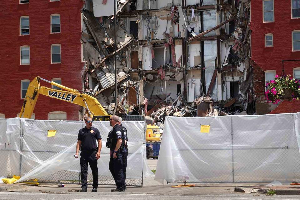<p>Scott Olson/Getty Images</p> Scene of apartment collapse in Davenport, Iowa