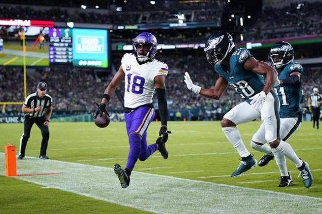 Vikings receiver Justin Jefferson excited to play against best bud