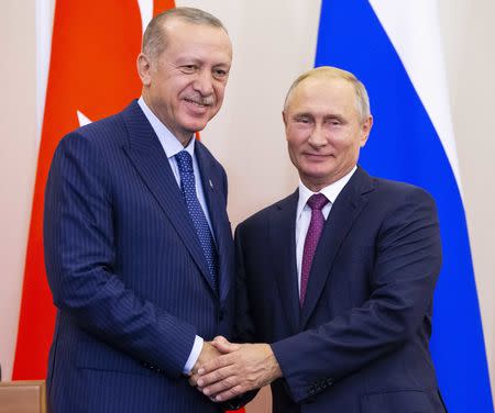 Russian President Vladimir Putin (R) and his Turkish counterpart Tayyip Erdogan shake hands during a news conference following their talks in Sochi, Russia September 17, 2018. Alexander Zemlianichenko/Pool via REUTERS