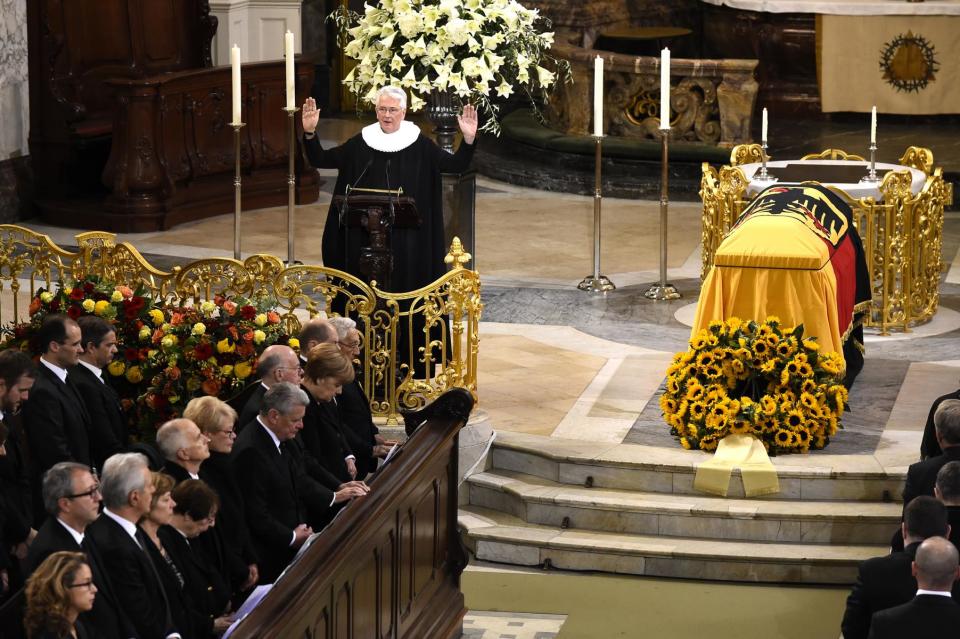 Dieser sagte: "Der Tod des großen Staatsmannes Helmut Schmidt hat Millionen in aller Welt tief berührt."