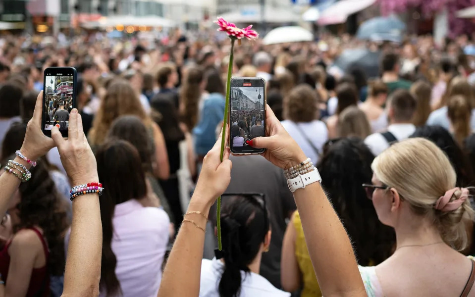 Taylor Swift fans take photos and sing together on Stephansplatz in Vienna, Austria. (Thomas Kronsteiner / Getty Images)