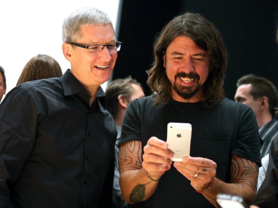 Tim Cook Dave Grohl music