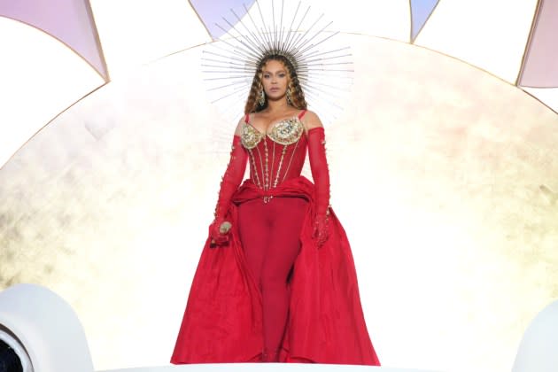 Beyoncé performs on stage headlining the Grand Reveal of Dubai's newest luxury hotel - Credit: Kevin Mazur/Getty Images for Atlantis The Roya