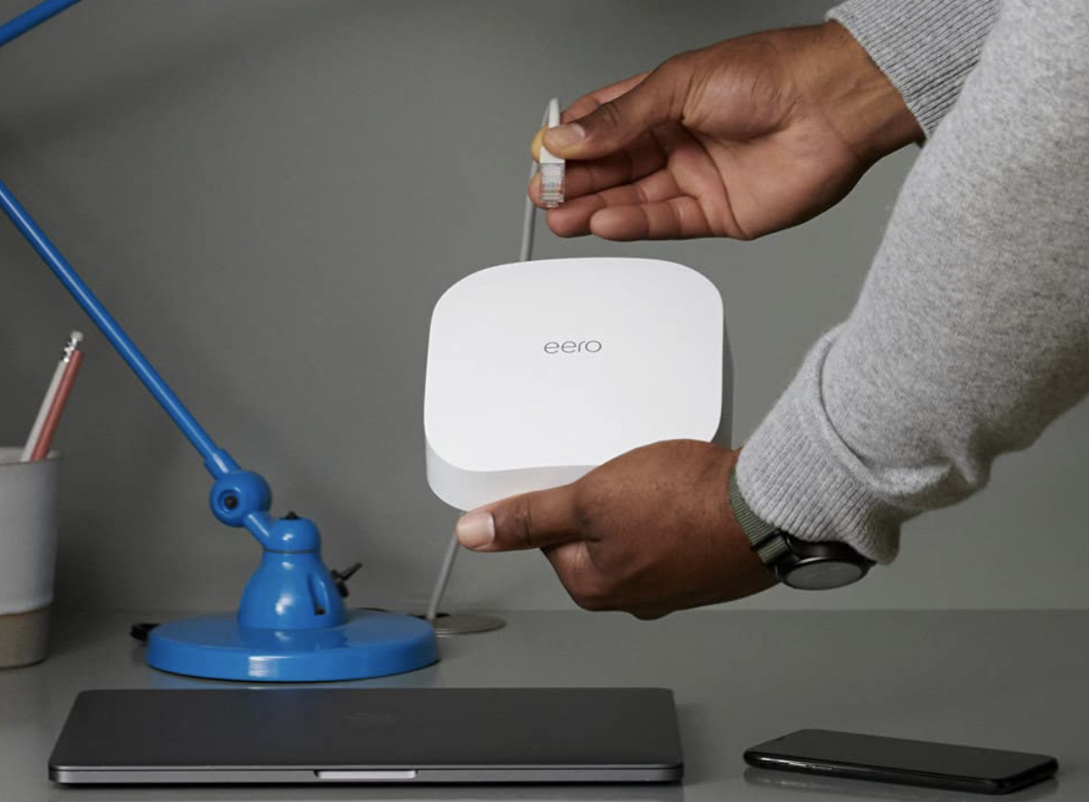 Man installing Eero Pro