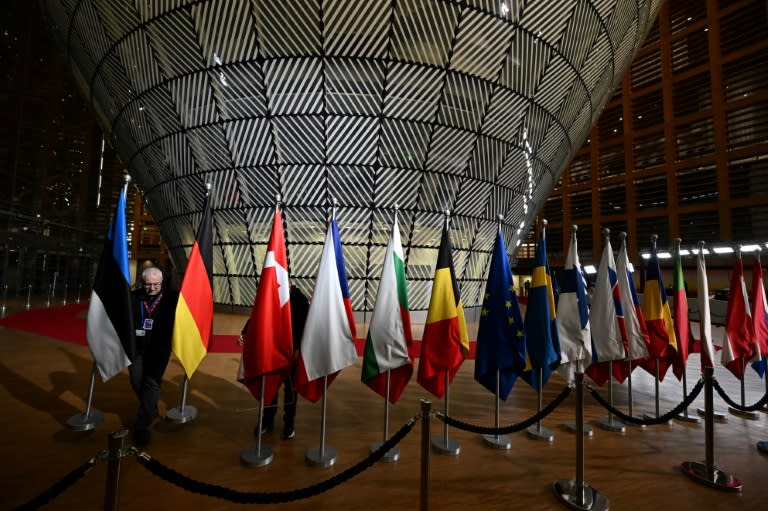 Die Botschafter der 27 EU-Staaten haben sich grundsätzlich auf den Beginn von Beitrittsgesprächen mit der Ukraine und Moldau Ende Juni geeinigt. Dies teilte die belgische EU-Ratspräsidentschaft mit. (JOHN THYS)