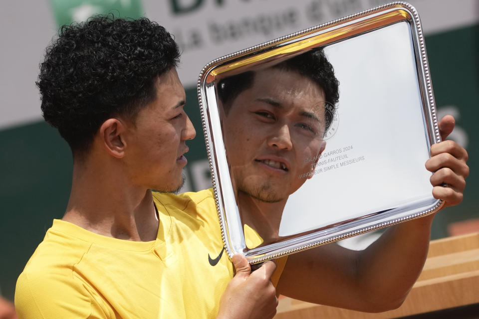 Japan's Tokito Oda holds the trophy after winning against Argentina's Gustavo Fernandez in the men's wheelchair final match of the French Open tennis tournament at the Roland Garros stadium in Paris, France, Saturday, June 8, 2024. (AP Photo/Christophe Ena)