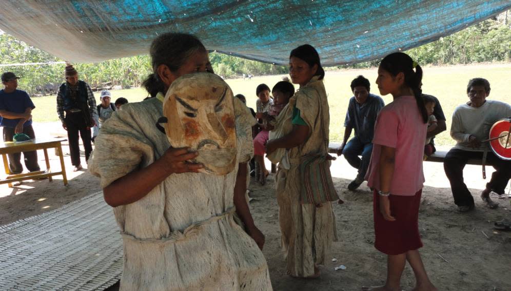 Indígenas t'simanes durante una representación folclórica. (Crédto imagen: Red Unitas, Bolivia).