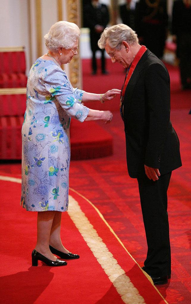 Actor Sir Ian McKellen receives Companion of Honour medal for services to Drama and Equality, from Queen Elizabeth II during an Investiture ceremony at Buckingham Palace, London. Alamy Stock Photo