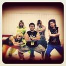 2NE1&Instructor Hwang's comic yoga pose