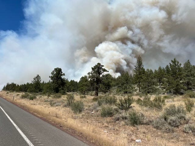 The Golden Fire grew to 2,000 acres, with structures threatened, on Sunday.