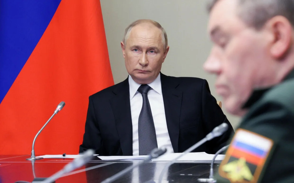 Vladimir Putin and Valery Gerasimov