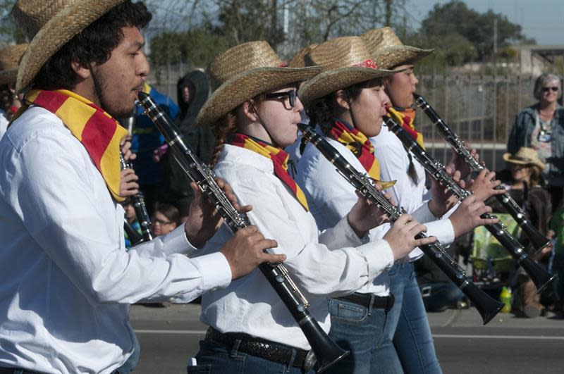 Los hispanos se muestran más abiertos a hablar en la familia sobre cómo evitar la violencia (EFE/Gary Williams)