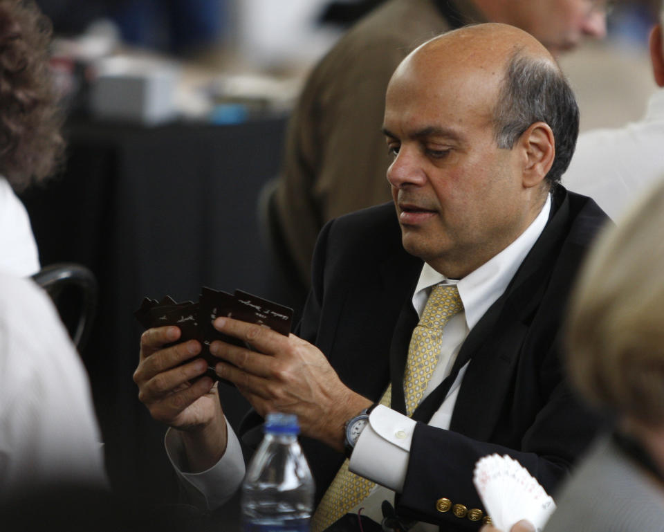 Ajit Jain, who runs some of Berkshire's insurance operations, plays a game of bridge during Berkshire Hathaway Shareholders annual meeting in Omaha, Nebraska May 3, 2009. REUTERS/Carlos Barria (UNITED STATES BUSINESS)