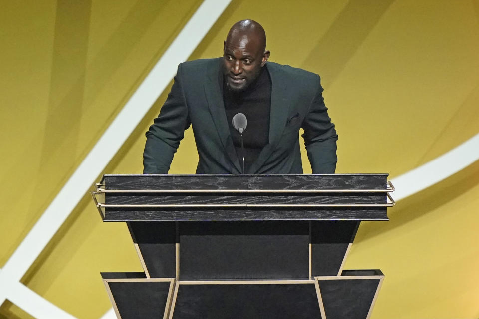 Kevin Garnett speaks during the 2020 Basketball Hall of Fame enshrinement ceremony, Saturday, May 15, 2021, in Uncasville, Conn. (AP Photo/Kathy Willens)