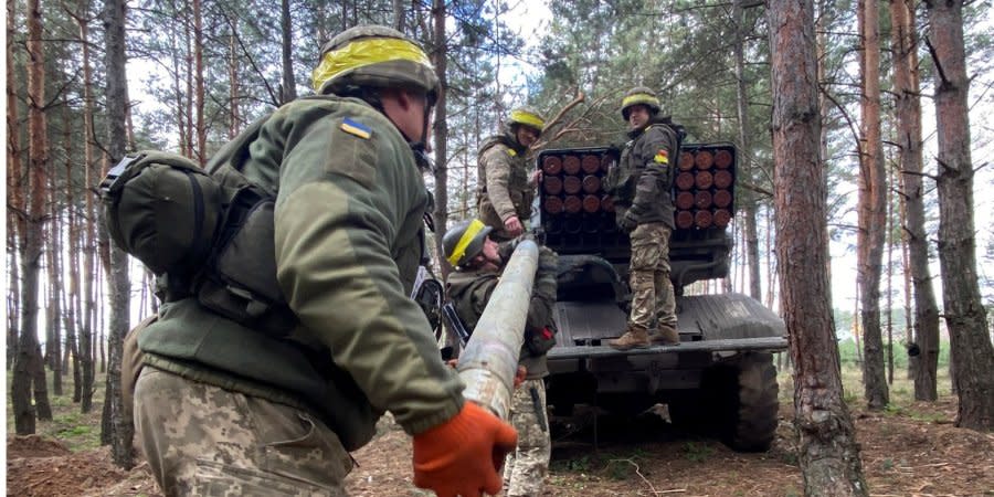 Ukrainian artillerymen on the front line on the border of Kharkiv and Luhansk regions, November 2022