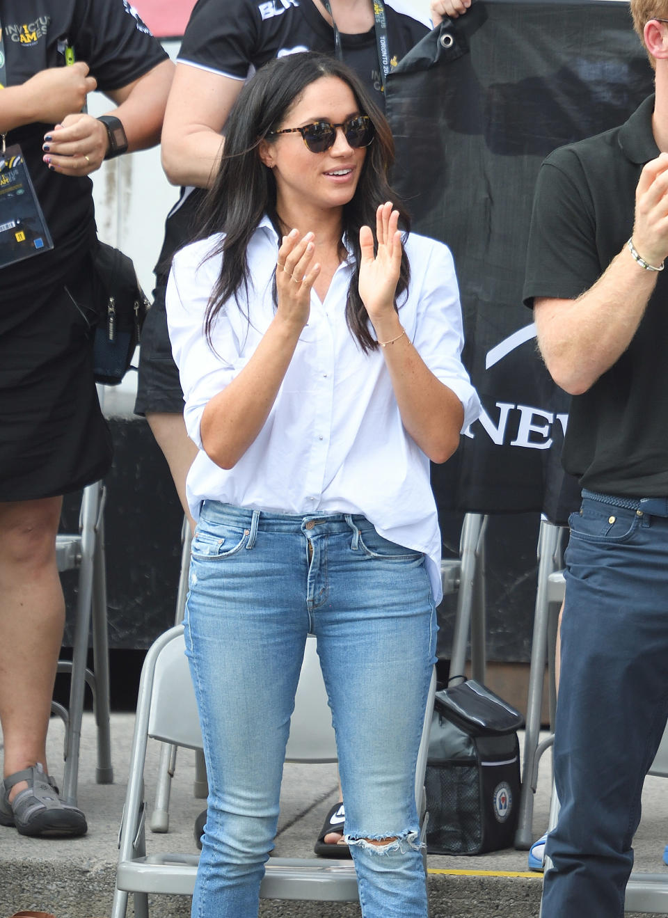 Meghan Markle attends the Wheelchair Tennis on day 3 of the Invictus Games Toronto 2017 at Nathan Philips Square on September 25, 2017 in Toronto, Canada.  The Games use the power of sport to inspire recovery, support rehabilitation and generate a wider understanding and respect for the Armed Forces.  (Photo by Karwai Tang/WireImage)