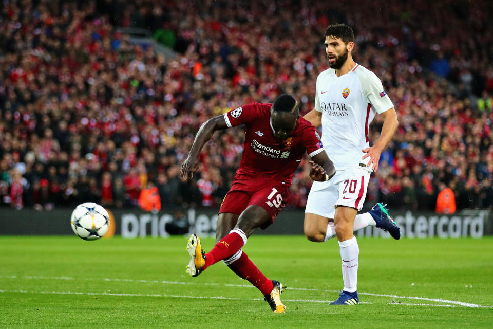 <p>La frappe de l’attaquant sénégalais chauffe Anfield mais le compteur reste neutre. Salah lance Firmino à droite qui sert Mané. Le diabolique trio a régalé pour cette demi-finale aller ! (Photo : Getty) </p>