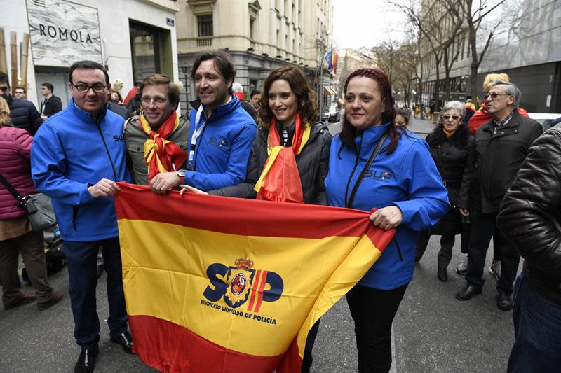 <p>La secretaría general del Sindicato Unificado de Policía (SUP)se ha sumado a la manifestación de este domingo en la plaza de Colón de Madrid ante la situación de sus compañeros en Cataluña, que ve “insostenible”. EFE </p>