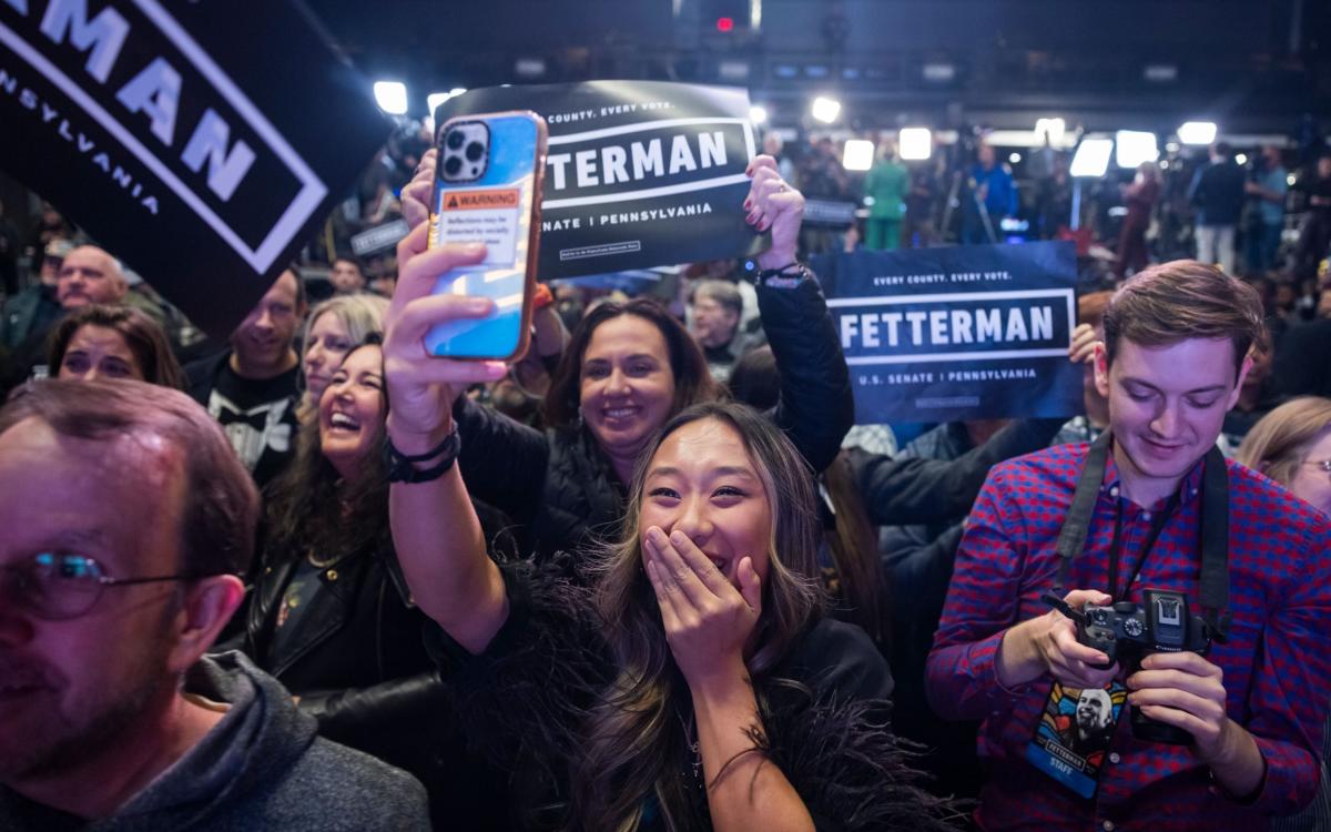 Les jeunes votent pour Biden alors que le droit à l’avortement et les politiques favorables aux étudiants soulèvent le président à mi-mandat