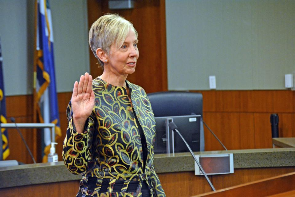 Lisa Meyer takes the oath of office Thursday, installing her as the Ward 2 council member.