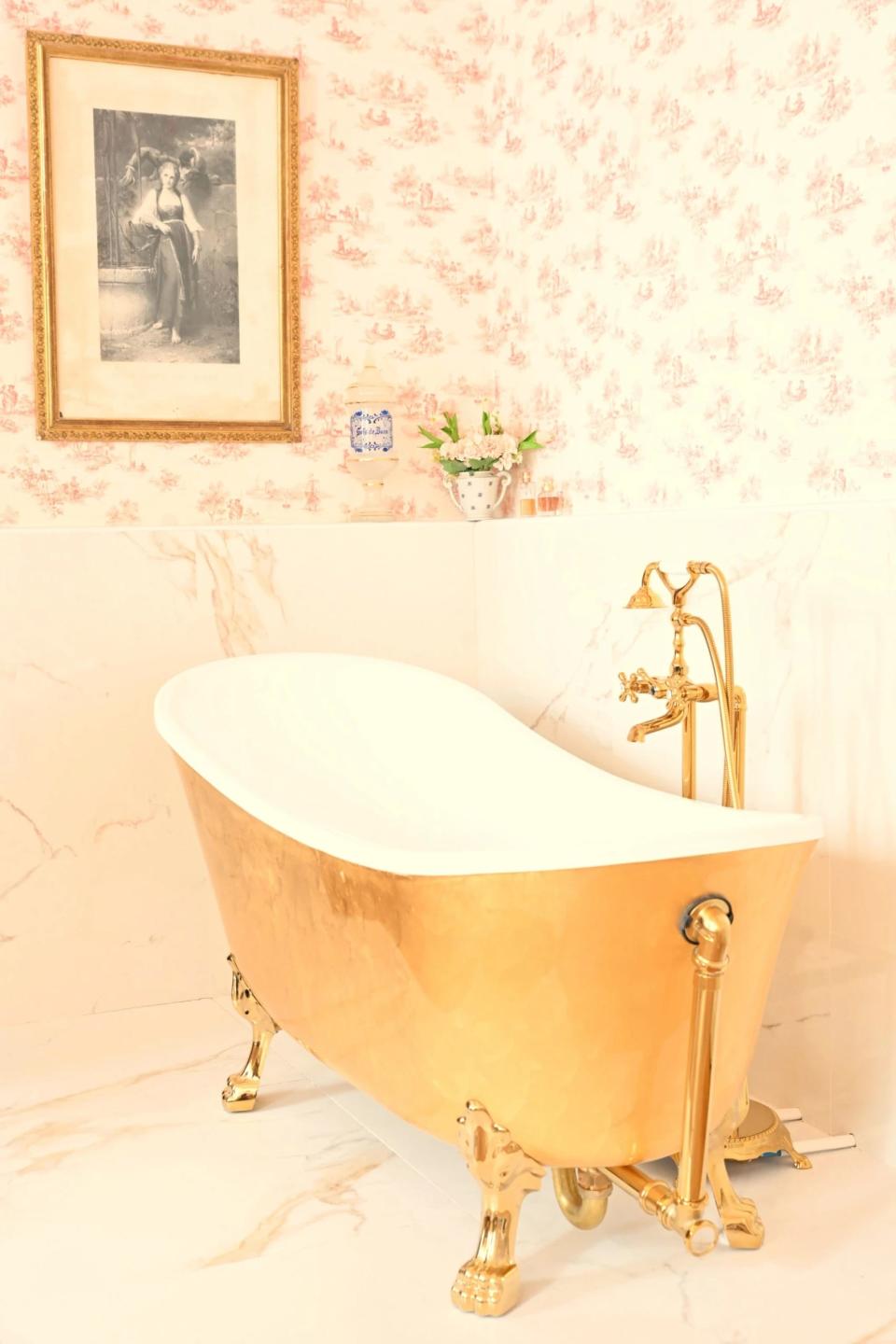 Gold bathtub in room at Château Saint-joseph