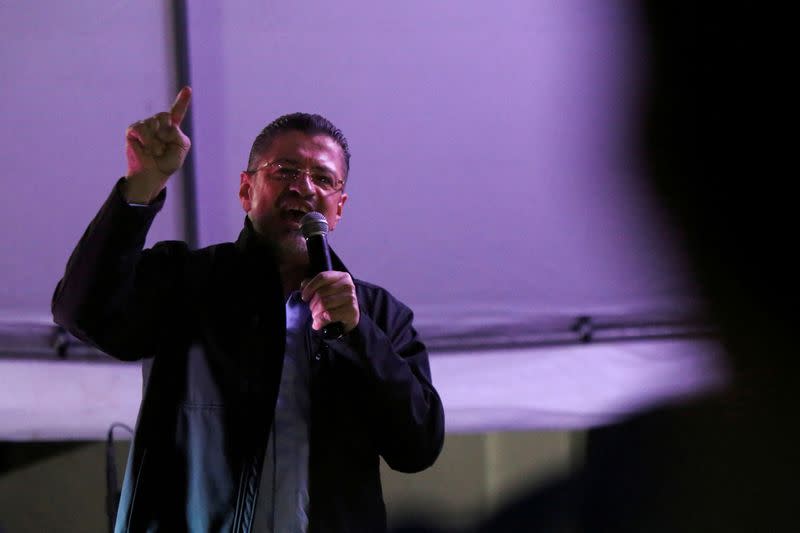 FILE PHOTO: Presidential candidate Rodrigo Chaves of the PSL holds closing campaign rally in San Jose