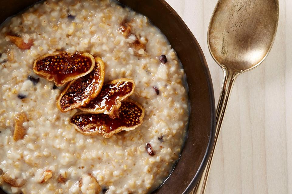 Oatmeal with Cacao Nibs and Figs