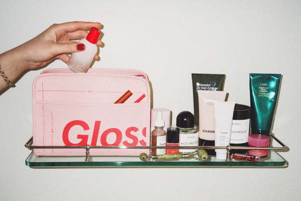 <p>Glossier Beauty Bag, $28</p>