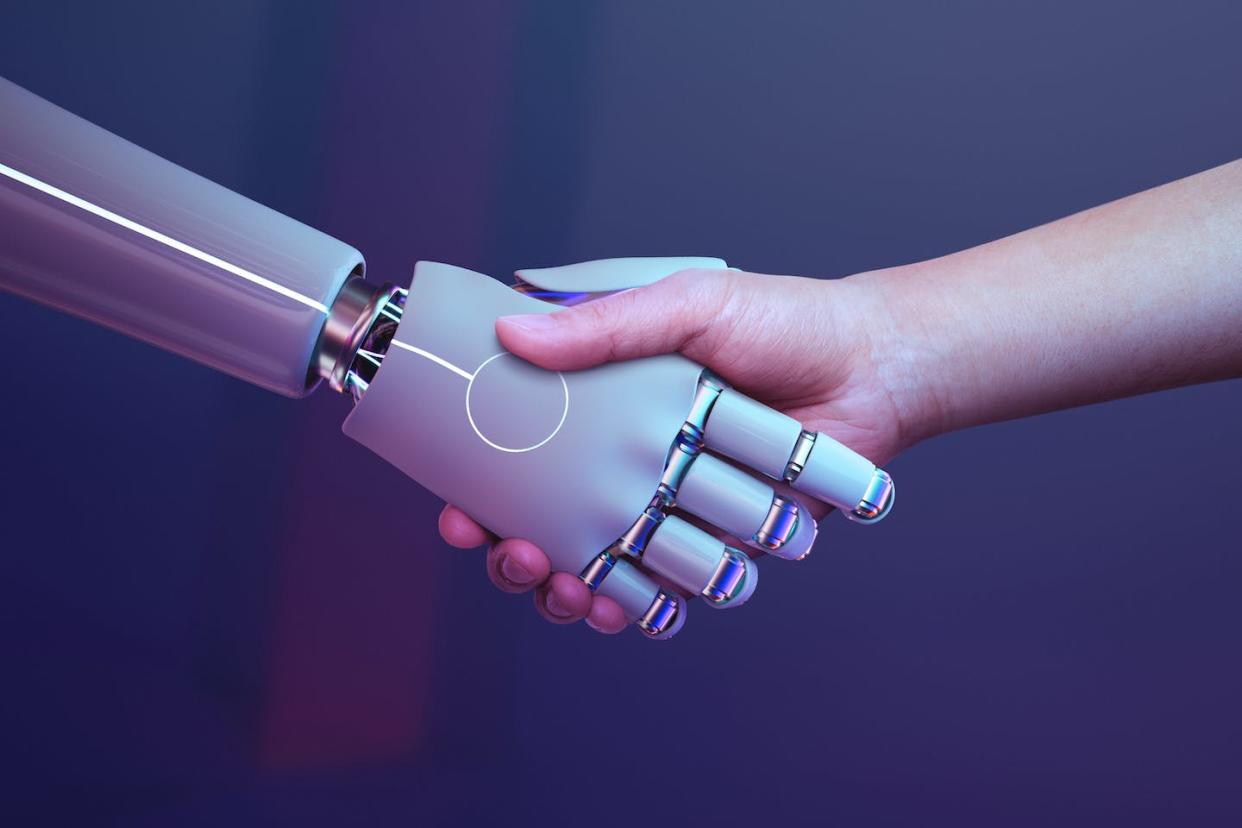 <a href="https://www.shutterstock.com/es/image-photo/digital-robot-handshake-human-background-futuristic-2050131920" rel="nofollow noopener" target="_blank" data-ylk="slk:Shutterstock;elm:context_link;itc:0;sec:content-canvas" class="link ">Shutterstock</a>