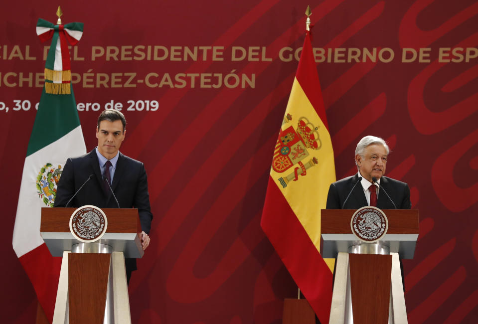 Spain’s Prime Minister Pedro Sanchez, left, and Mexican President Andres Manuel Lopez Obrador give a joint statement at the National Palace in Mexico City, Wednesday, Jan. 30, 2019. Sanchez is on an official visit to Mexico. (AP Photo/Marco Ugarte)