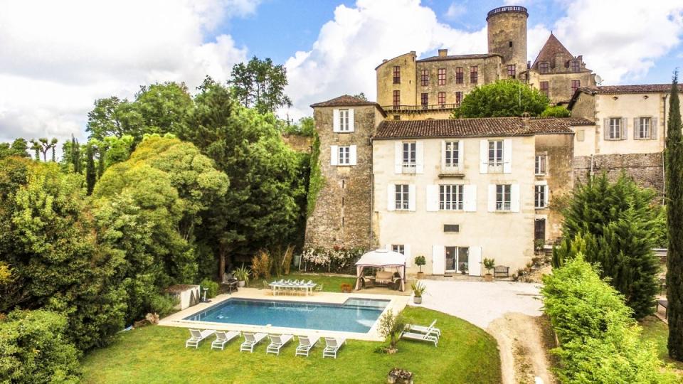Château-style romance with a pool in Dordogne (Olivers Travels)