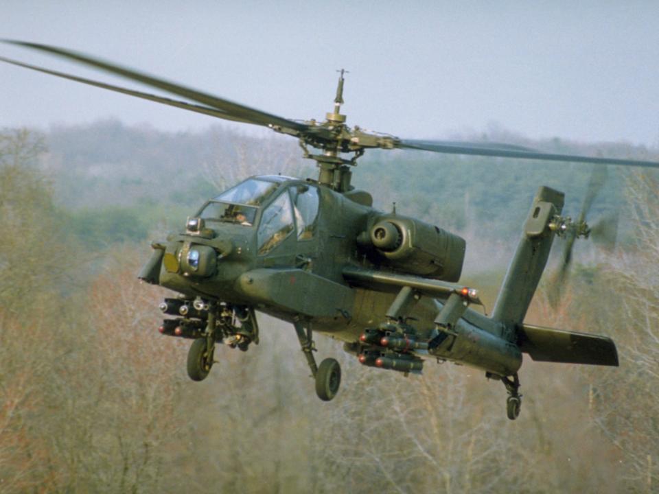 YAH-64 Apache helicopter prototype AGM-114A Hellfire missiles