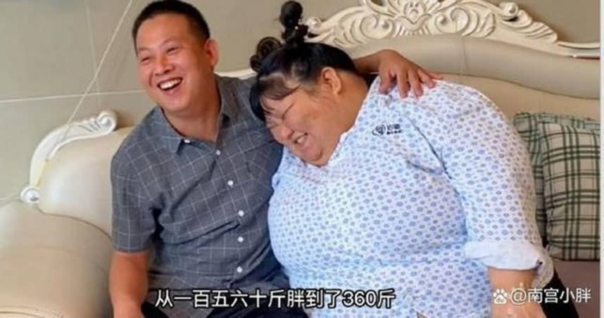 人妻在老公的陪同下，前往廣州的醫院，以減肥手術處理肥胖問題。（圖／翻攝微博）