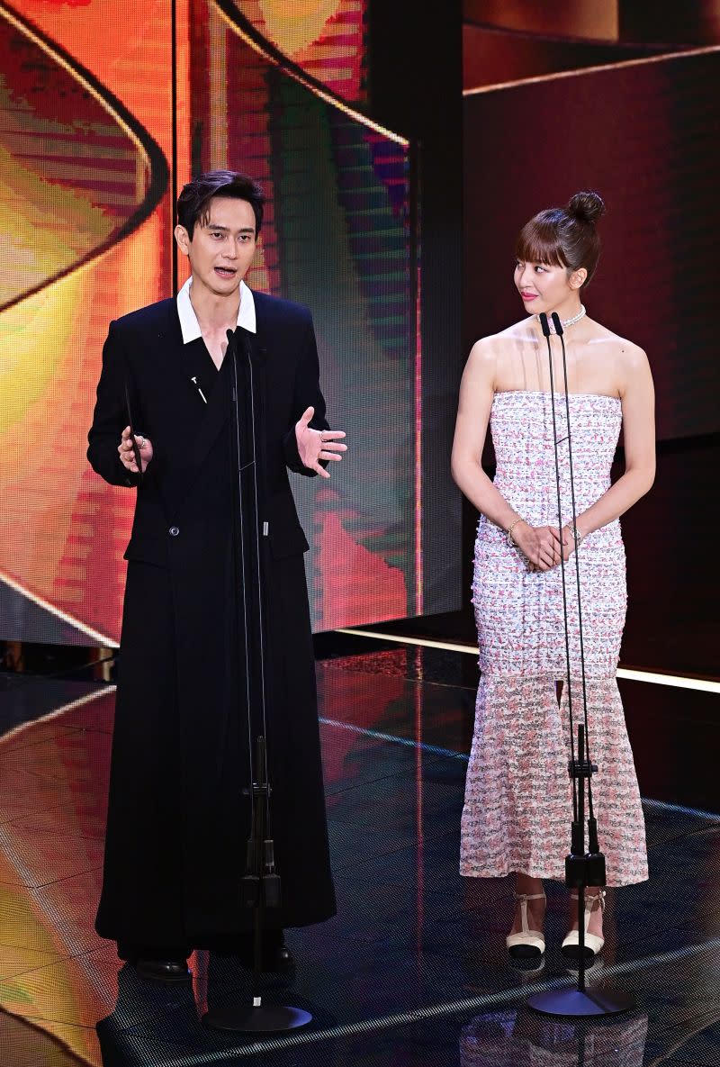 ▲劉冠廷（左）、王渝萱（右）頒發「最佳劇情短片獎 」收視最高。（圖／台視提供）