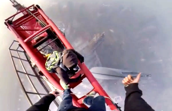 shanghai Tower climbing video