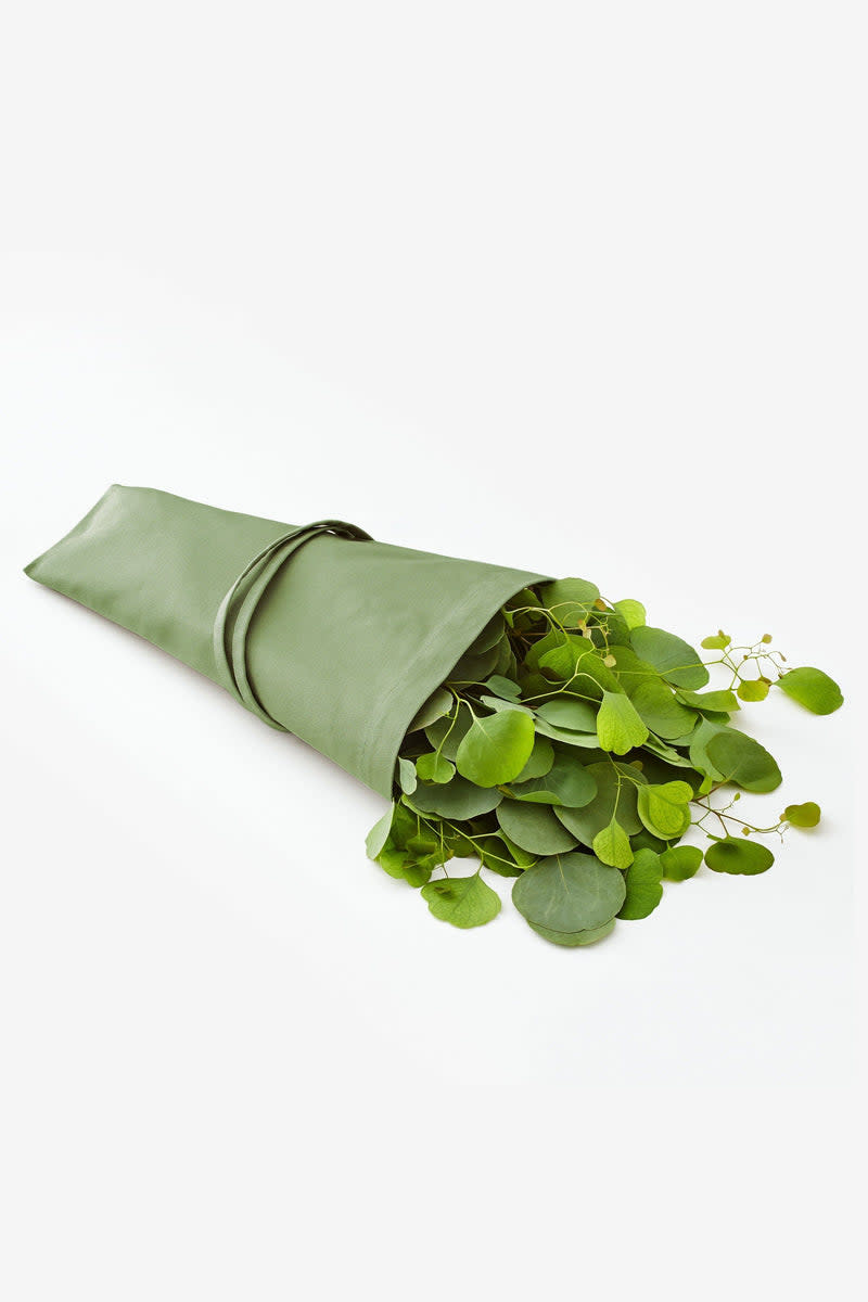 <p><a href="https://go.redirectingat.com?id=74968X1596630&url=https%3A%2F%2Fwww.madetrade.com%2Fproducts%2Faplat-jardin-reusable-flower-tote%3Fvariant%3D39693494943807%26gad_source%3D1%26gclid%3DCj0KCQjw7ZO0BhDYARIsAFttkChk_htbnYigYlWiVtnjSGRZfSixMedtSagLkjIHeiQgr-2lrA_CTwcaAhH4EALw_wcB&sref=https%3A%2F%2Fwww.elledecor.com%2Fshopping%2Fhome-accessories%2Fg61569975%2Fgifts-for-plant-lovers%2F" rel="nofollow noopener" target="_blank" data-ylk="slk:Shop Now;elm:context_link;itc:0;sec:content-canvas" class="link rapid-noclick-resp">Shop Now</a></p><p>Jardin Zero Waste Flower Tote</p><p>madetrade.com</p><p>$54.00</p>