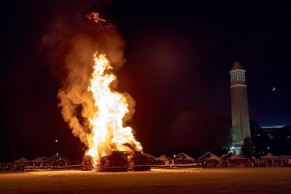 Bonfire at the University of Alabama pep-rally and bonfire in Tuscaloosa, Ala. on Friday, Oct. 12, 2018. [Photo/Jake Arthur]