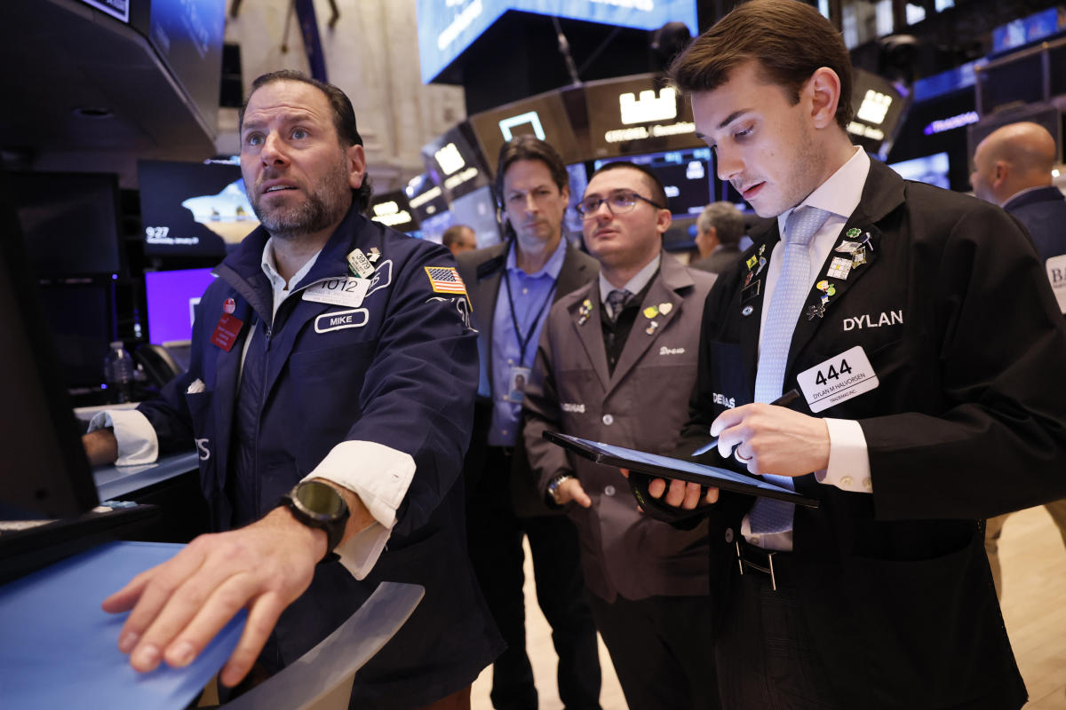 US Stock Market Reverses Course, Regains Ground Amid Inflation-related Selling Pressure