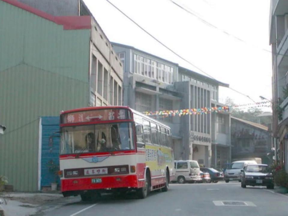 竹縣和苗縣偏鄉地區客運停駛影響重大，多個鄉鎮以幸福巴士因應。（圖：民眾提供）