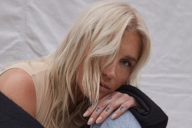 Kesha Reacts to THAT Pre-Fame The Simple Life Appearance 