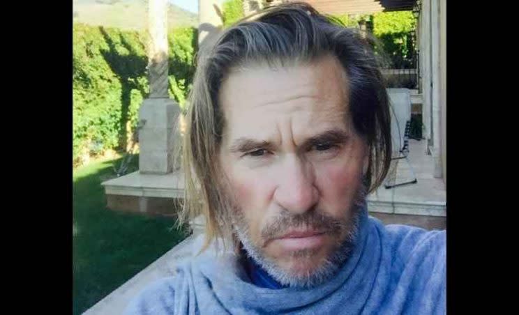 Val Kilmer, en una reciente fotografía compartida en su cuenta de Facebook