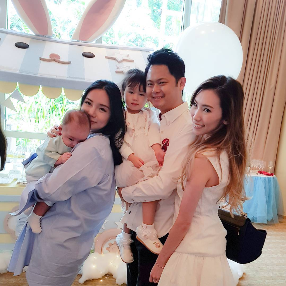 Singaporean socialite Kim Lim posing with friends at baby Kyden’s 99-day party. (PHOTO: wanxin_belle/Instagram)