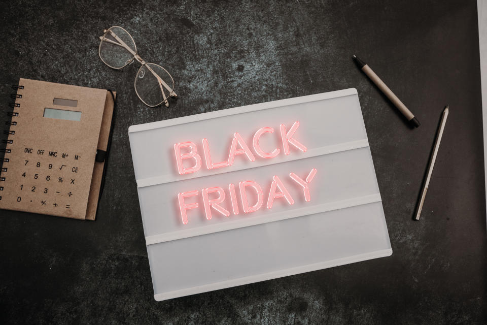 Black friday sale on white table