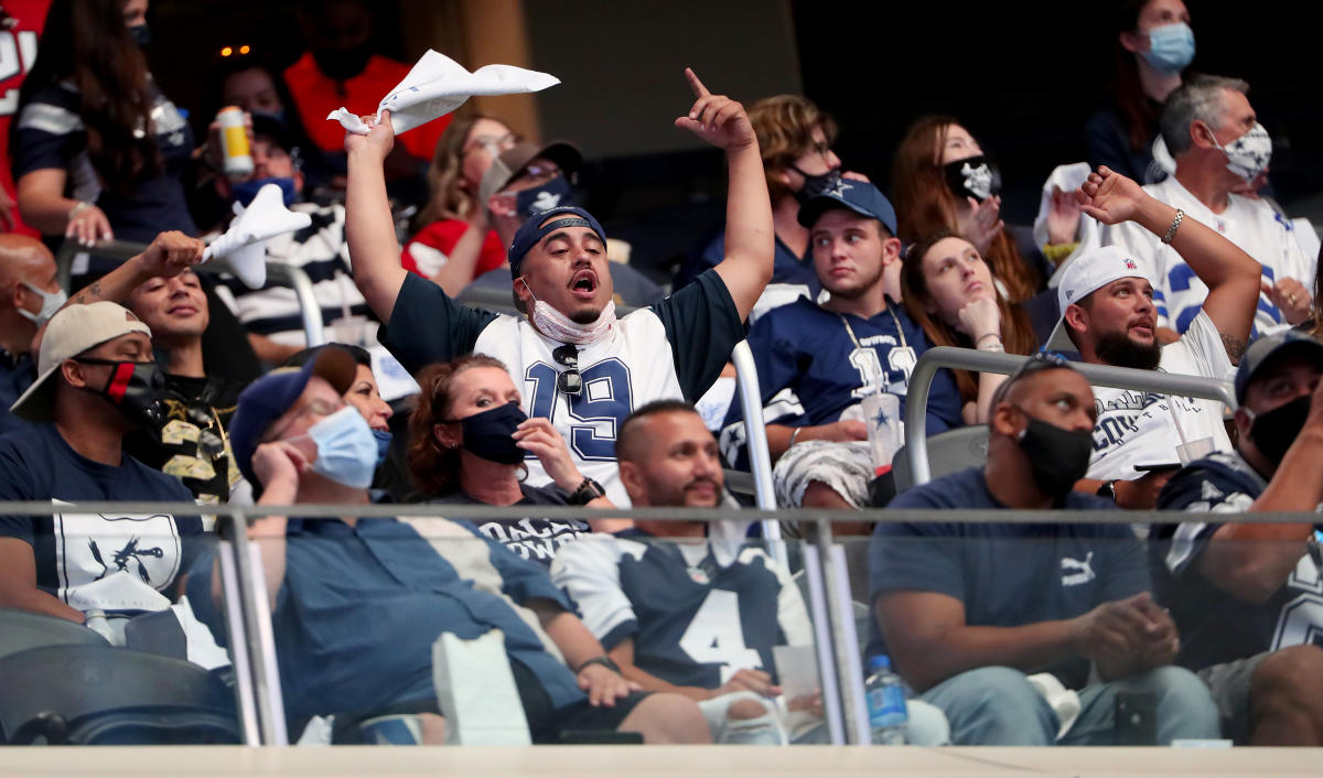 More fans at Dallas Cowboys' games? Why that's concerning amid rising  COVID-19 numbers - ESPN