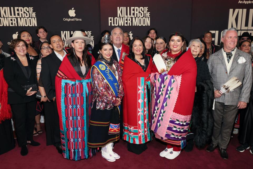 Miembros de la Nación Osage asisten al estreno de <em>Los asesinos de la luna</em> el 27 de septiembre de 2023, en Nueva York. <a href="https://www.gettyimages.com/detail/news-photo/julie-okeefe-addie-roanhorse-osage-nation-princess-lawren-news-photo/1705095795" rel="nofollow noopener" target="_blank" data-ylk="slk:Dia Dipasupil/Getty Images;elm:context_link;itc:0;sec:content-canvas" class="link ">Dia Dipasupil/Getty Images</a>