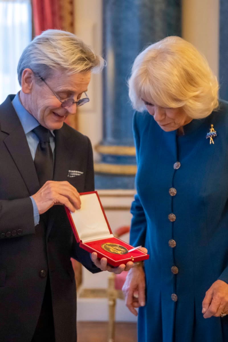 Honouring Mikhail Baryshnikov in the most enchanting brooch