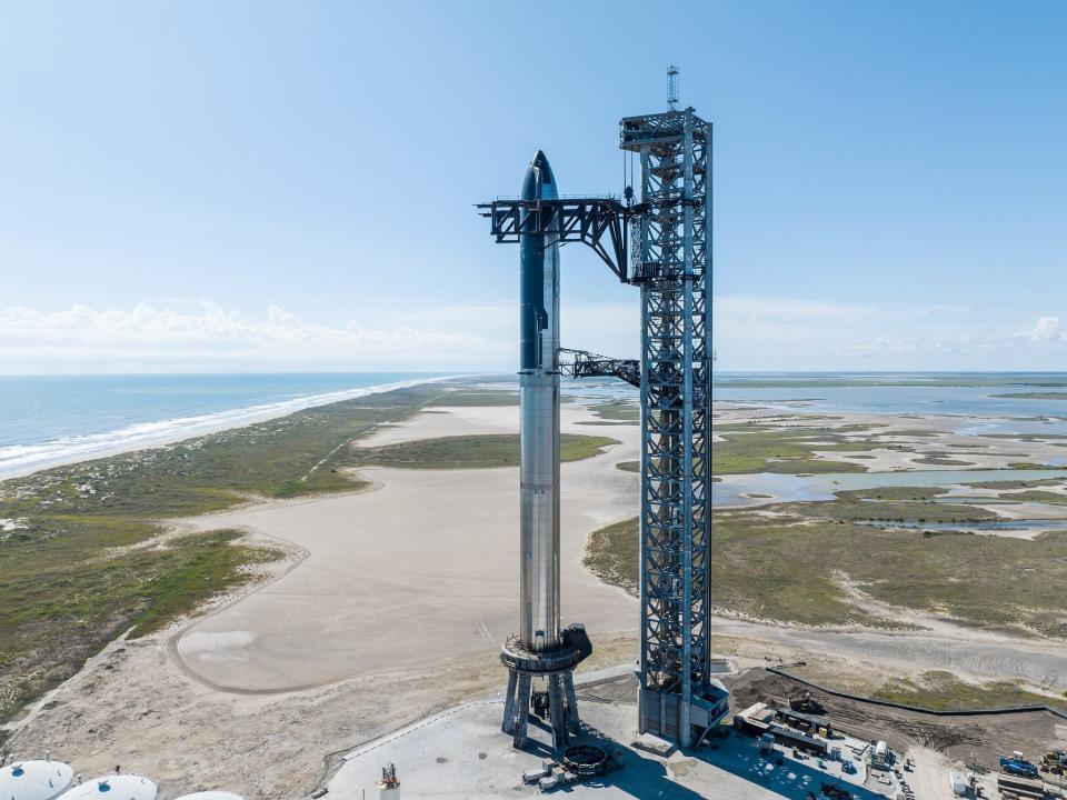 Die Starship-Rakete am SpaceX-Raumhafen in Boca Chica, Texas. - Copyright: SpaceX