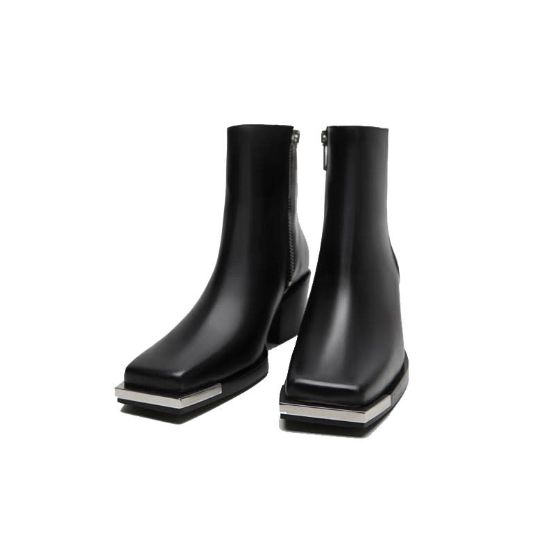 <p>En cuir, Mango,<a href="https://shop.mango.com/fr/femme/chaussure-cuir/bottines-cuir-bout-carre_77035936.html" rel="nofollow noopener" target="_blank" data-ylk="slk:www.mango.com;elm:context_link;itc:0;sec:content-canvas" class="link "> www.mango.com</a>, 119,99 €</p> <br><a href="https://www.femina.fr/diaporama/les-accessoires-a-shopper-pour-l-hiver-chez-mango-zara-et-h-m#xtor=AL-34" rel="nofollow noopener" target="_blank" data-ylk="slk:Voir la suite des photos sur Femina.fr;elm:context_link;itc:0;sec:content-canvas" class="link ">Voir la suite des photos sur Femina.fr</a><br><h3>A lire aussi</h3><ul><li><a href="https://www.femina.fr/diaporama/cet-accessoire-de-grand-mere-permet-de-ne-plus-perdre-ni-oublier-le-masque-de-protection-il-est-partout-sur-instagram#xtor=AL-34" rel="nofollow noopener" target="_blank" data-ylk="slk:Cet accessoire de grand-mère permet de ne plus perdre ni oublier le masque de protection… Il est partout sur Instagram;elm:context_link;itc:0;sec:content-canvas" class="link ">Cet accessoire de grand-mère permet de ne plus perdre ni oublier le masque de protection… Il est partout sur Instagram</a></li><li><a href="https://www.femina.fr/diaporama/zara-mango-et-h-m-30-pieces-indispensables-a-petit-prix-pour-la-rentree#xtor=AL-34" rel="nofollow noopener" target="_blank" data-ylk="slk:Zara, H&M, Mango : 30 pièces indispensables à petit prix pour la rentrée;elm:context_link;itc:0;sec:content-canvas" class="link ">Zara, H&M, Mango : 30 pièces indispensables à petit prix pour la rentrée</a></li><li><a href="https://www.femina.fr/diaporama/30-vetements-et-accessoires-a-la-pointe-des-tendances#xtor=AL-34" rel="nofollow noopener" target="_blank" data-ylk="slk:30 vêtements et accessoires canons pour l'été;elm:context_link;itc:0;sec:content-canvas" class="link ">30 vêtements et accessoires canons pour l'été</a></li><li><a href="https://www.femina.fr/diaporama/je-mets-quoi-dans-ma-valise-pour-des-vacances-a-fort-mahon#xtor=AL-34" rel="nofollow noopener" target="_blank" data-ylk="slk:Je mets quoi dans ma valise pour des vacances à Fort-Mahon ?;elm:context_link;itc:0;sec:content-canvas" class="link ">Je mets quoi dans ma valise pour des vacances à Fort-Mahon ?</a></li><li><a href="https://www.femina.fr/diaporama/je-mets-quoi-dans-ma-valise-pour-des-vacances-a-arles#xtor=AL-34" rel="nofollow noopener" target="_blank" data-ylk="slk:Je mets quoi dans ma valise pour des vacances à Arles ?;elm:context_link;itc:0;sec:content-canvas" class="link ">Je mets quoi dans ma valise pour des vacances à Arles ?</a></li></ul>