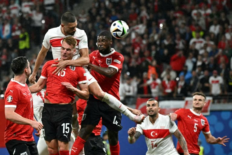 Merih Demiral (C) scored twice to send Turkey into the quarter-finals of Euro 2024 (JAVIER SORIANO)